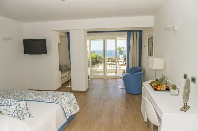 Deluxe Tek Büyük Yataklı Oda, Veranda, Deniz Manzaralı