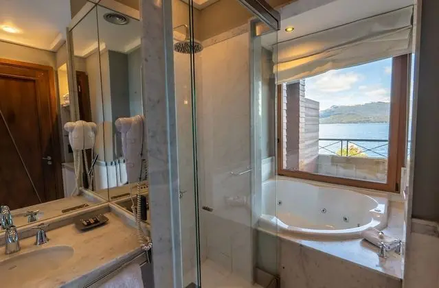 Deluxe Tek Büyük Yataklı Oda, Göl Manzaralı
