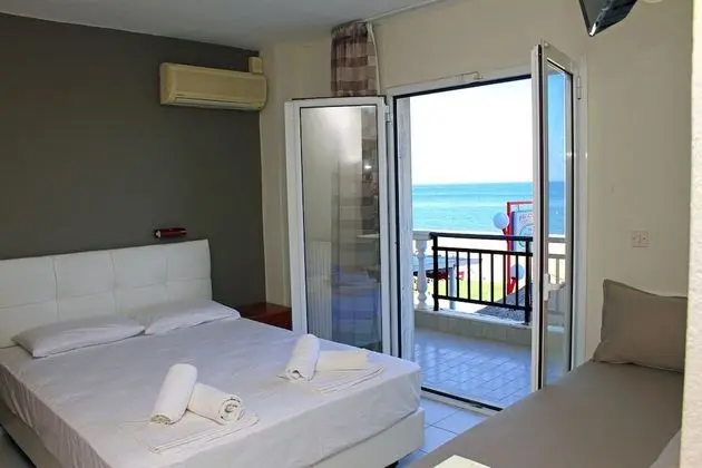 Üç Kişilik Oda, Deniz Manzaralı