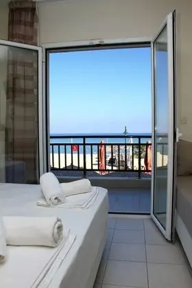 Üç Kişilik Oda, Deniz Manzaralı