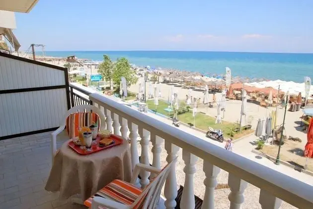 Üç Kişilik Oda, Deniz Manzaralı