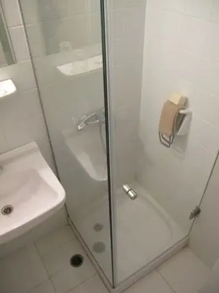 Üç Kişilik Oda