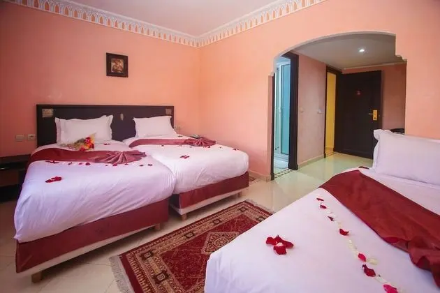 Üç Kişilik Oda, Özel Banyo, Köşe