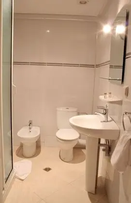 Üç Kişilik Oda, Özel Banyo, Köşe