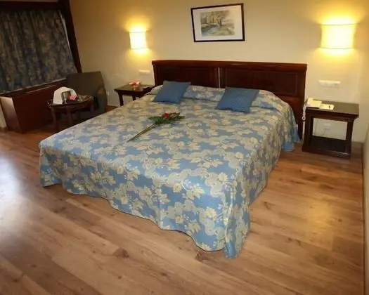 Büyük Yataklı Tek Kişilik Oda