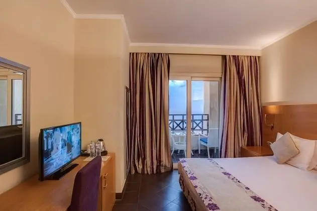 Standard Twin Room, side Sea View