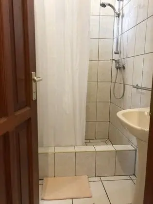 Habitación matrimonial con baño privado