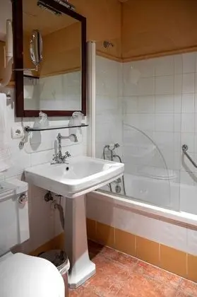 Büyük Yataklı Tek Kişilik Oda