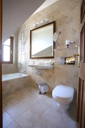 Büyük Yataklı Tek Kişilik Oda