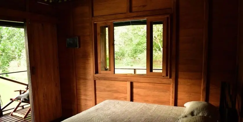 Basic Kulübe, Göl Manzaralı