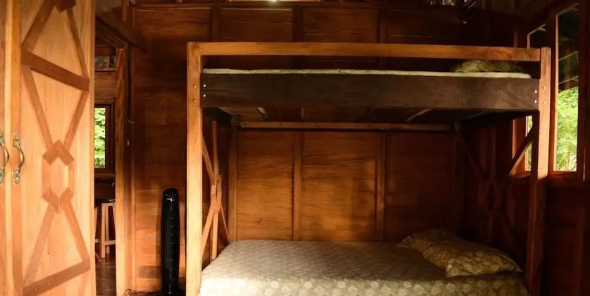 Basic Kulübe, Göl Manzaralı