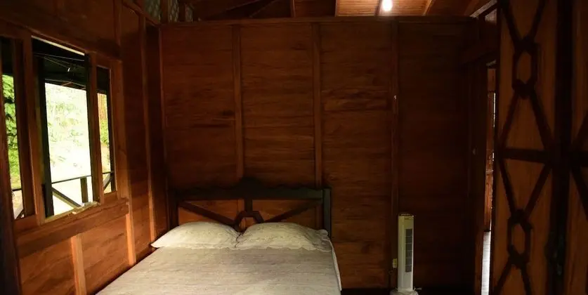 Basic Kulübe, Göl Manzaralı