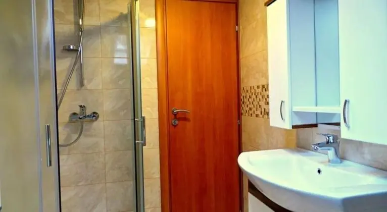 Apart Daire, 2 Yatak Odası, Teras, Bahçe Manzaralı