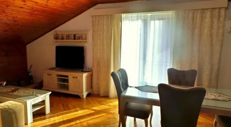 Apart Daire, 2 Yatak Odası, Teras, Bahçe Manzaralı