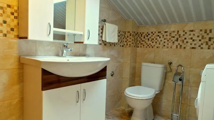 Apart Daire, 2 Yatak Odası, Teras, Bahçe Manzaralı