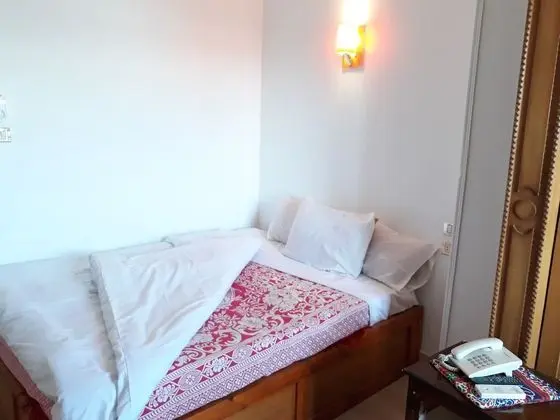 Deluxe Tek Büyük Yataklı Oda, Sigara İçilebilir, Nehir Manzaralı