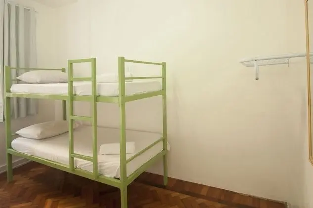 Üç Kişilik Oda, Ortak Banyo