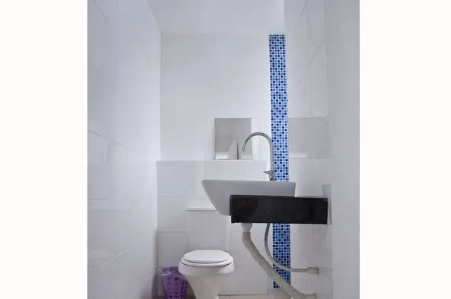 Üç Kişilik Oda, Ortak Banyo