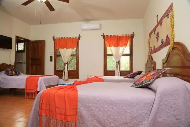 Traditional Üç Kişilik Oda