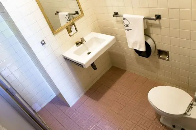 Habitacion estandar: 1 camas Matrimonial  con bano privado y vista a la ciudad.