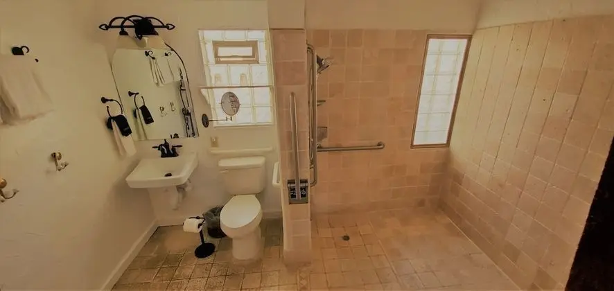 Basic King Room, Accessible