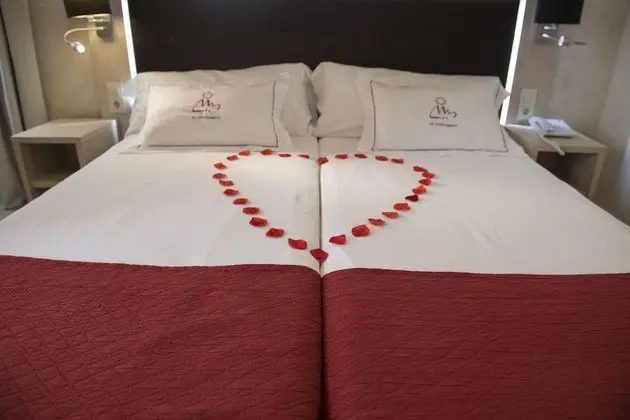 Büyük Yataklı Tek Kişilik Oda