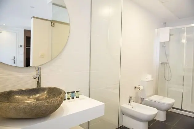 Büyük Yataklı Tek Kişilik Oda