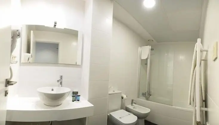 Büyük Yataklı Tek Kişilik Oda