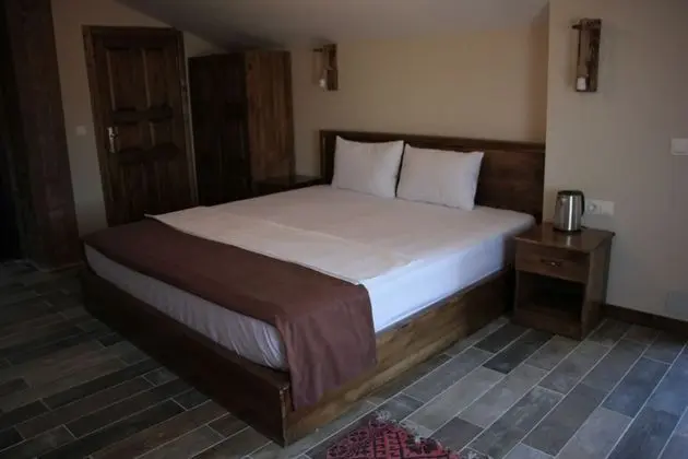 Junior Çatı Katı (Loft), 1 En Büyük (King) Boy Yatak