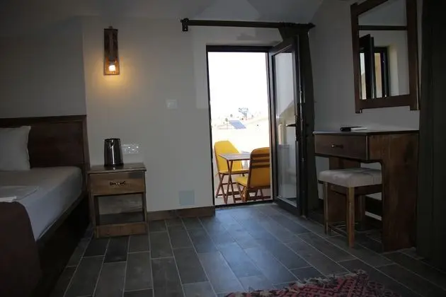 Junior Çatı Katı (Loft), 1 En Büyük (King) Boy Yatak