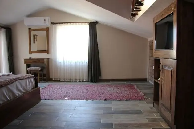 Junior Çatı Katı (Loft), 1 En Büyük (King) Boy Yatak