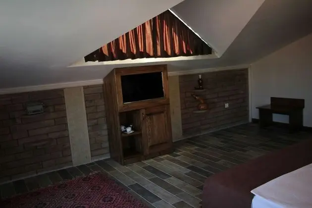 Junior Çatı Katı (Loft), 1 En Büyük (King) Boy Yatak