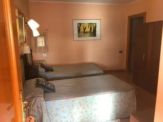 Tek Büyük Yataklı Oda, 2 Tek Kişilik Yatak