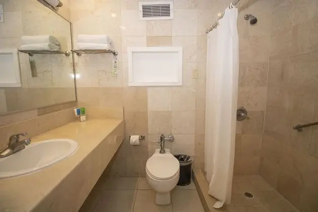 Oda, 2 Büyük (Queen) Boy Yatak, Sigara İçilmez, Şehir Manzaralı