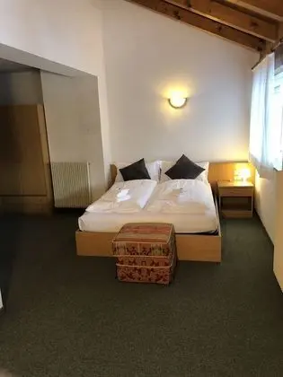 Üç Kişilik Oda