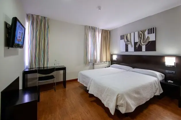 Büyük Yataklı Tek Kişilik Oda