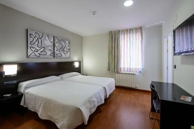 Büyük Yataklı Tek Kişilik Oda