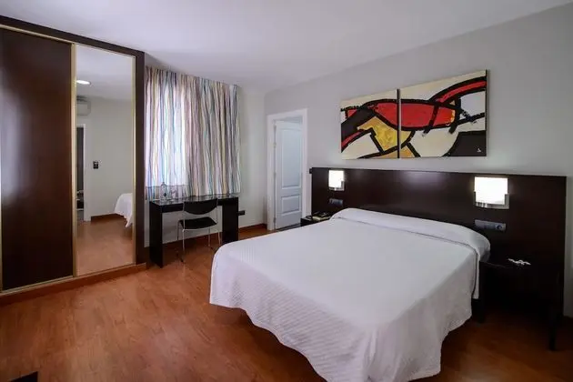 Büyük Yataklı Tek Kişilik Oda