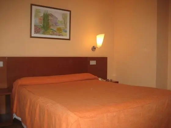 Büyük Yataklı Tek Kişilik Oda