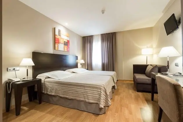 Büyük Yataklı Tek Kişilik Oda