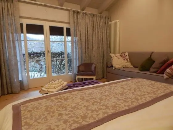 Deluxe Tek Büyük Yataklı Oda, Balkon, Bahçe Manzaralı (Grignano)