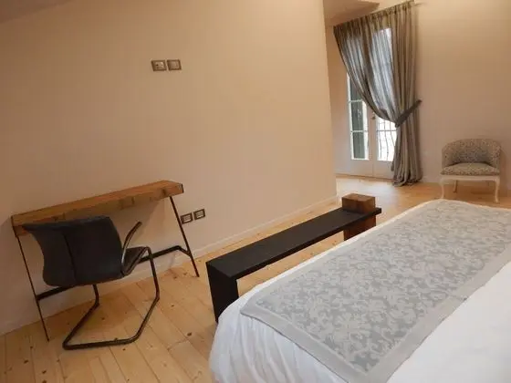 Deluxe Tek Büyük Yataklı Oda, Balkon, Bahçe Manzaralı (Leccio del Corno)