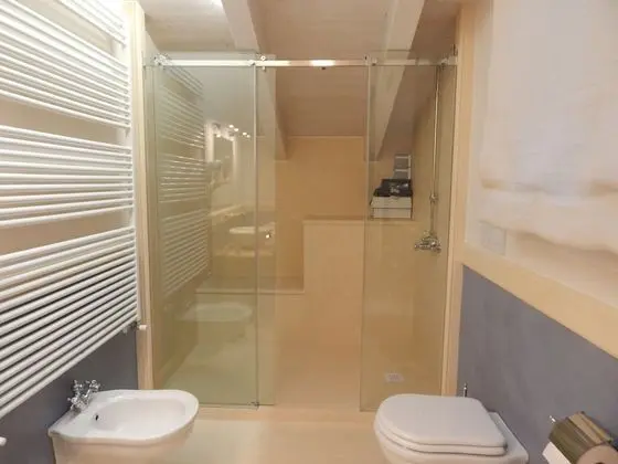 Deluxe Tek Büyük Yataklı Oda, Balkon, Bahçe Manzaralı (Leccio del Corno)