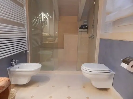 Deluxe Tek Büyük Yataklı Oda, Balkon, Bahçe Manzaralı (Leccio del Corno)