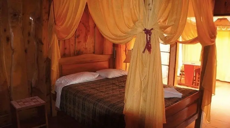 Romantic Kulübe, 1 Büyük (Queen) Boy Yatak, Şömine, Bahçe Manzaralı