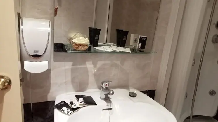 Comfort Tek Büyük veya İki Ayrı Yataklı Oda