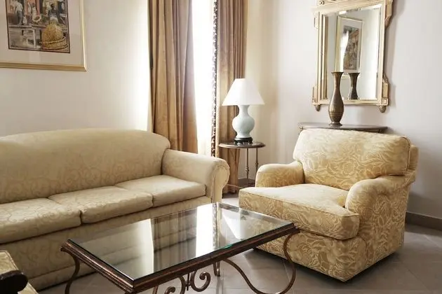 Junior Süit, 1 En Büyük (King) Boy Yatak ve Çekyat