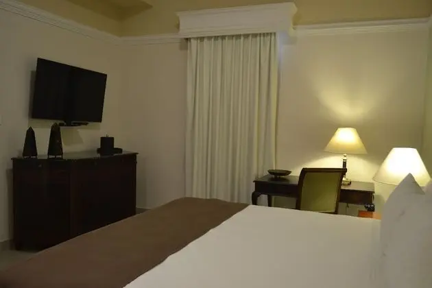 Junior Süit, 1 En Büyük (King) Boy Yatak ve Çekyat