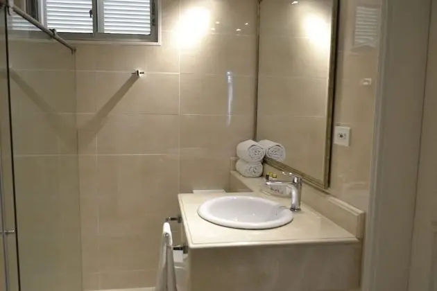 Junior Süit, 1 En Büyük (King) Boy Yatak ve Çekyat