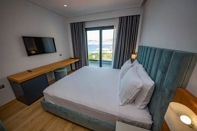 Deluxe Tek Büyük veya İki Ayrı Yataklı Oda, Kısmi Deniz Manzaralı